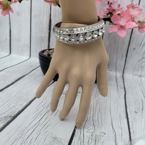 Silver Tongue Clasp Fashion Bangle Bracelet with Rhinestones